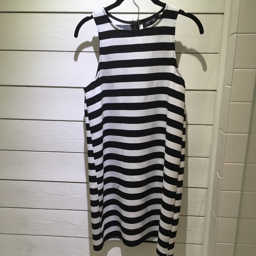 Boutique fabrik black & white shift dress